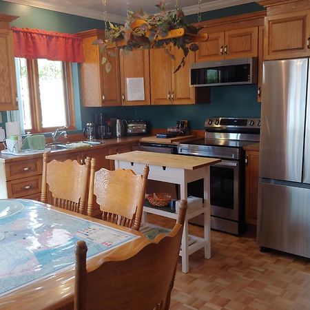 3 Bedrooms 3 Beds Near Metro -2 Parking Free Монреаль Екстер'єр фото